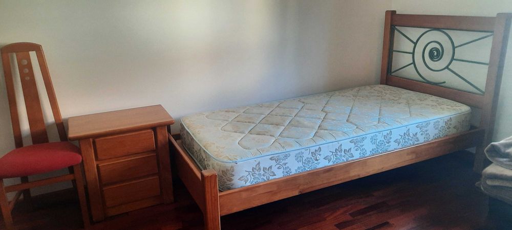 Cama de solteiro com colchão