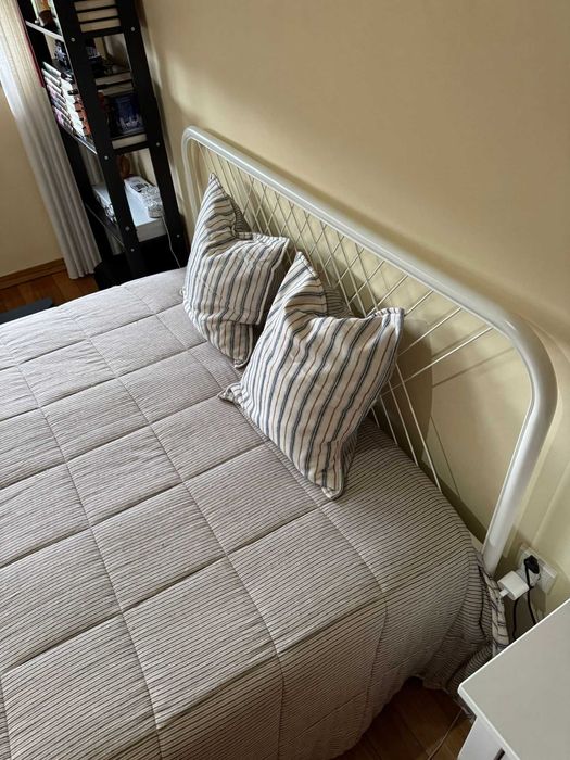 Cama de metal + colchão - ótimo estado - Mudança de casa