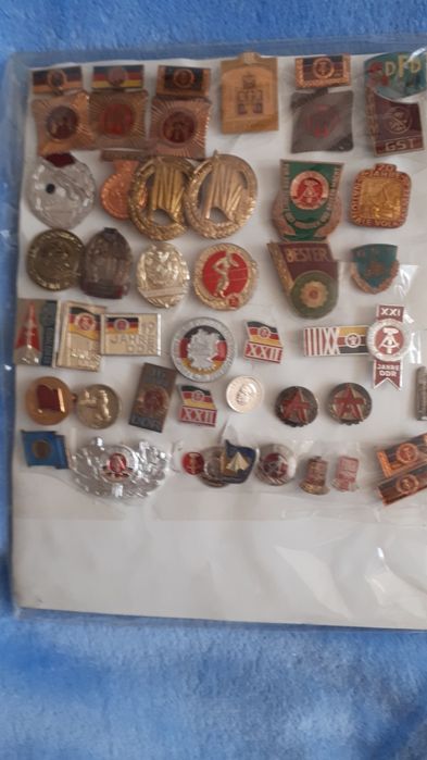 Bardzo dużo  odznak odznaczeń miniaturek NRD.