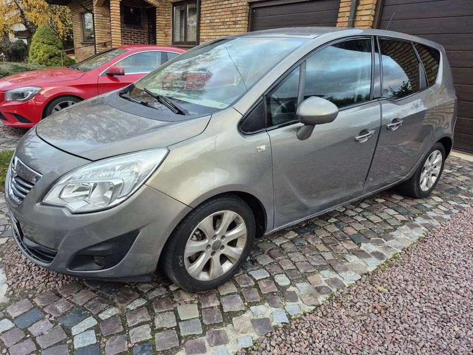 Tani wynajem aut Opel Meriva 1.3 Diesel 2011 Rok