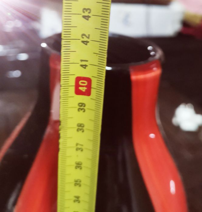 Jarrão vermelho e preto