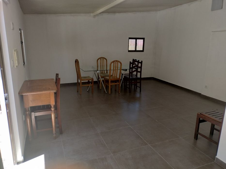 Arrenda-se Andar Moradia