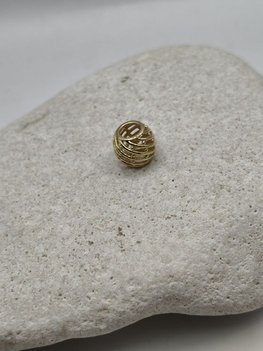 Złoty Charms Pr.585 Nowy Zapraszamy