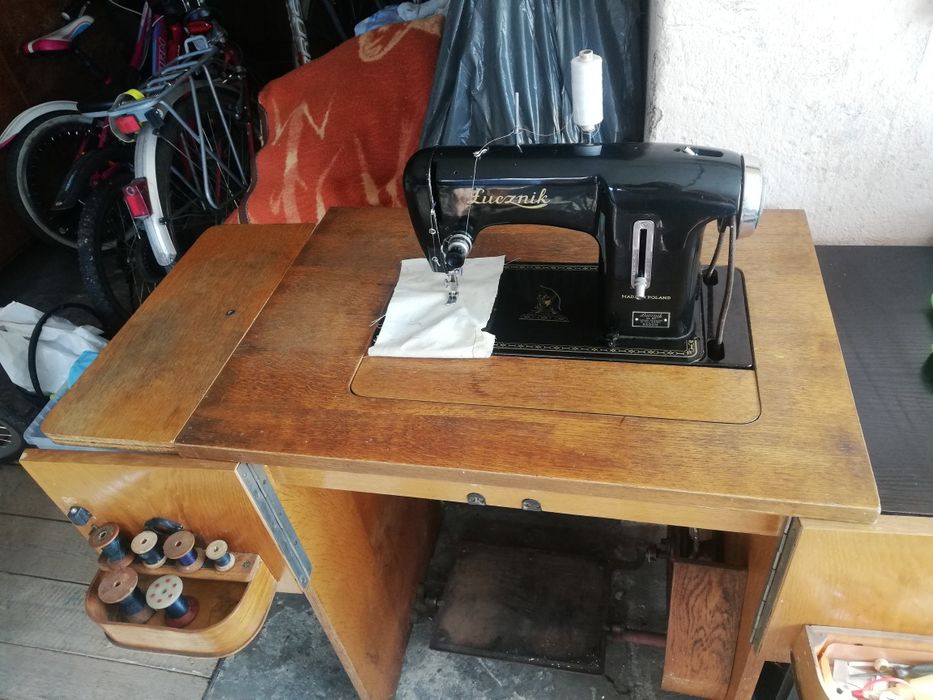 Maszyna Łucznik ze stolikiem