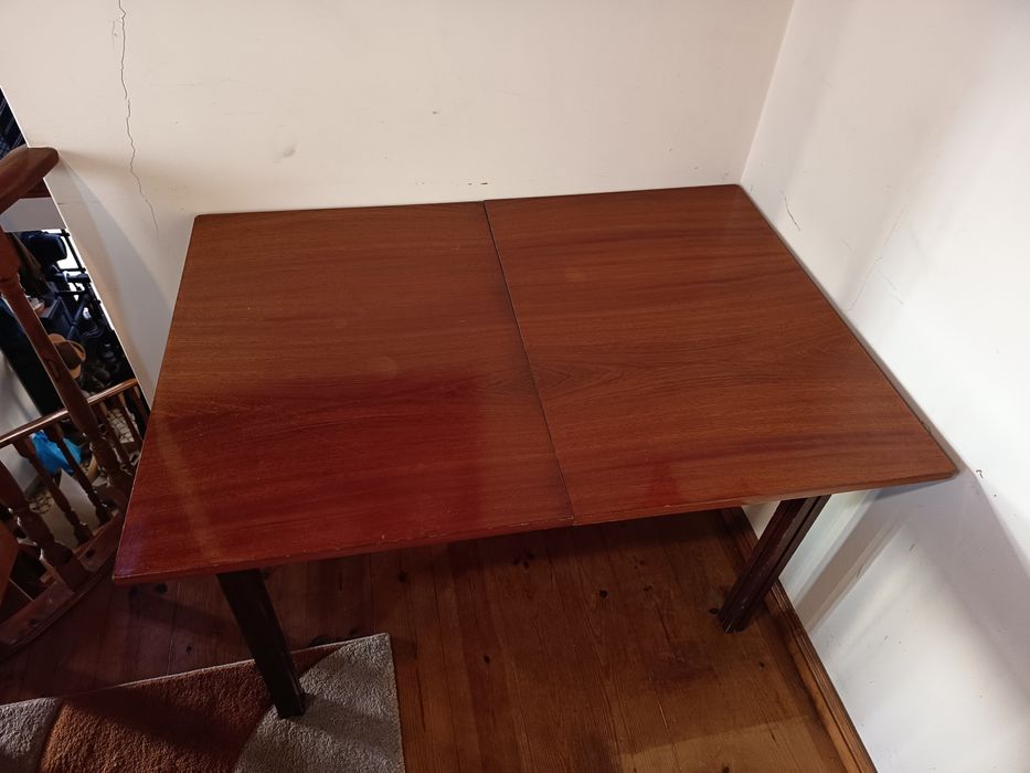 Mesa de madeira extensível