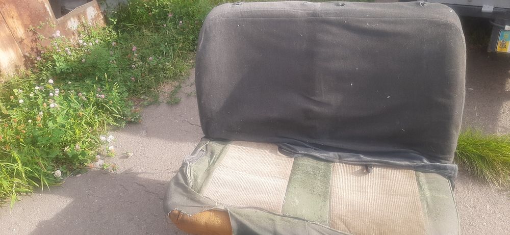 Продам сидушки на форд транзит  б у одна как нова