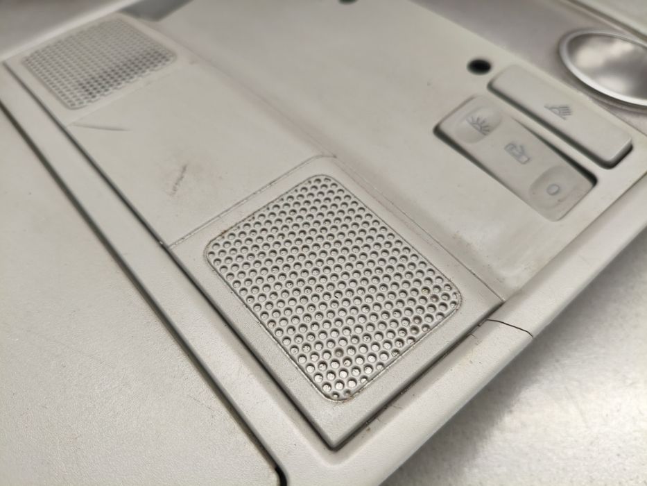 Lampka oświetlenia wnętrza schowek na okulary Volkswagen Passat B6