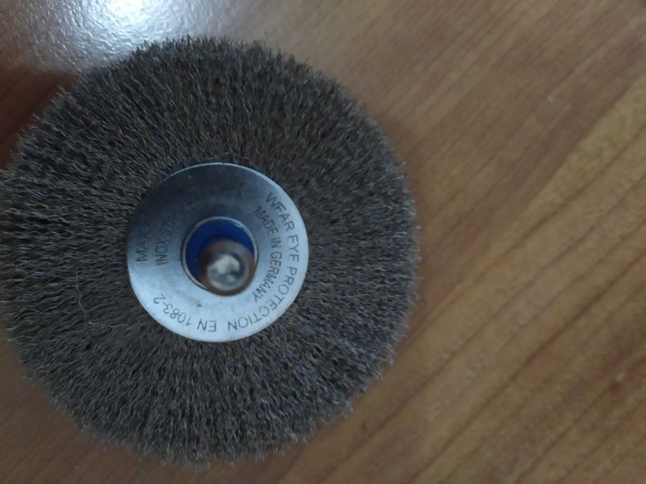 Нержавіюча щітка для чищення металу