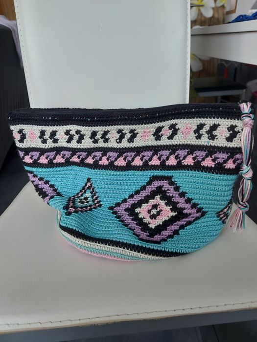Bolsa de mão wayuu em fio acrílico