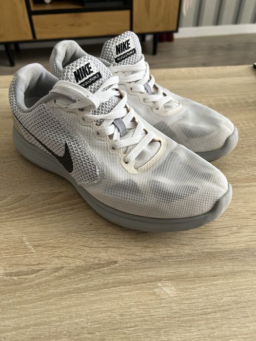 Кросовки Nike Revolution 3