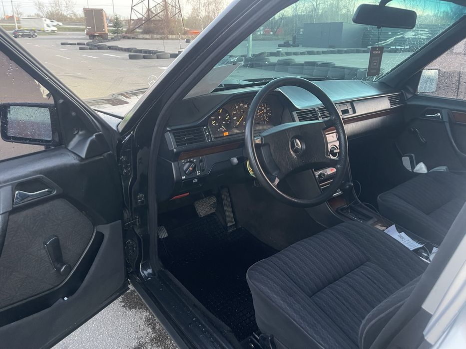 Катафалк Mercedes E-class Pollmann W124