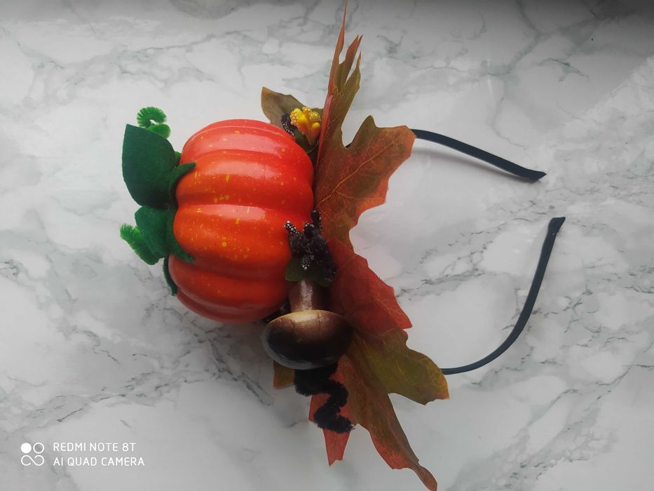 Жіночий обруч до свята Осені з гарбузом