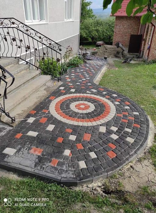 Укладання тротуарної плитки