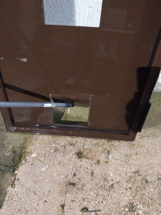 Porta de alumínio vaivem sem aro (194x76)