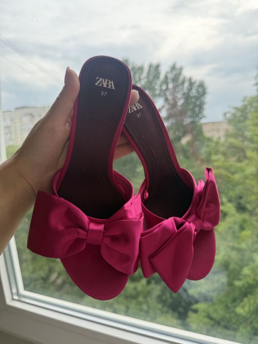 Босоніжки zara  на підборах