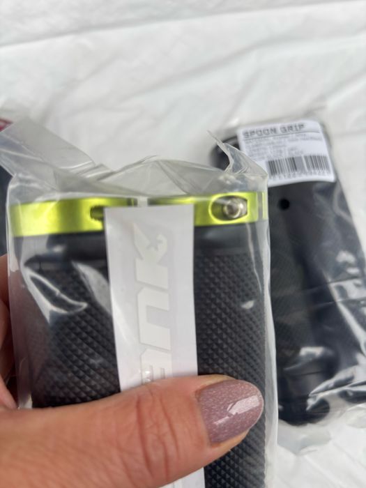 Nowe chwyty rowerowe skręcane Spank Spoon Lock-on Grip