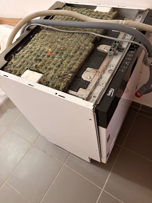 Máquina de lavar a loiça de encastre BEKO