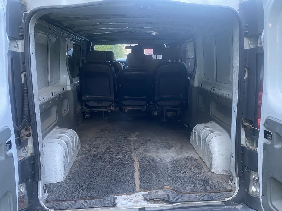 Оренда авто буса Renault Traffic 5 місць подобова довготривала