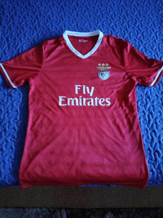 Vendo camisola oficial do Benfica em ótimo estado.