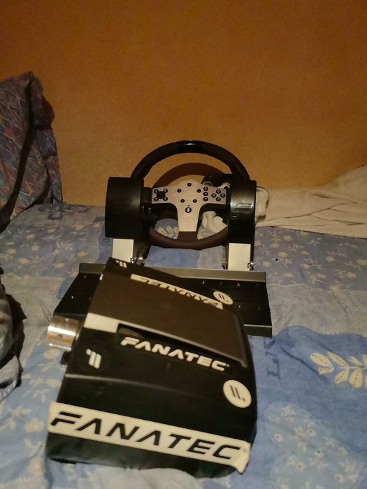 Volante fanatec csl elite +volante + pedais