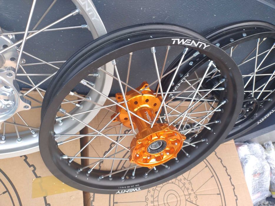 Koło 18 tył KTM Husqvarna nowe tublis opona