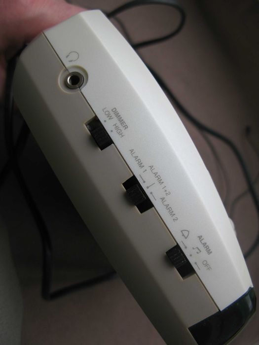 Приймач-Годинник Grundig 3в1