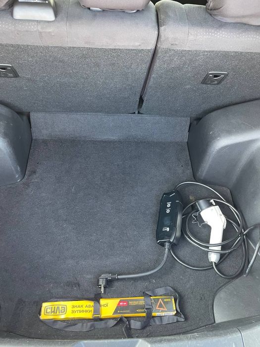 Оренда електро автомобілів Nissan leaf на довгостроковий термін