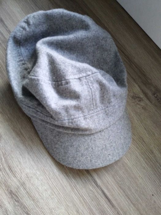 czapka z daszkiem szara