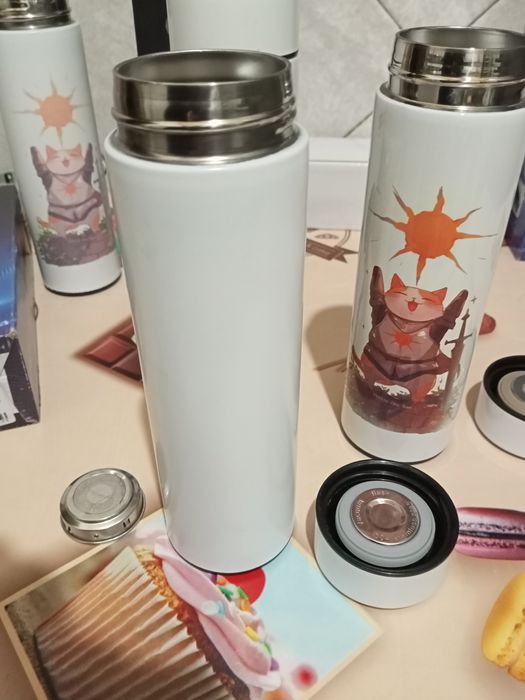 Продам термос с датчиком температуры.