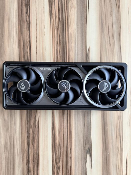 Оригінальна система охолодження ASUS ROG RTX 5090 Astral нова в плівці