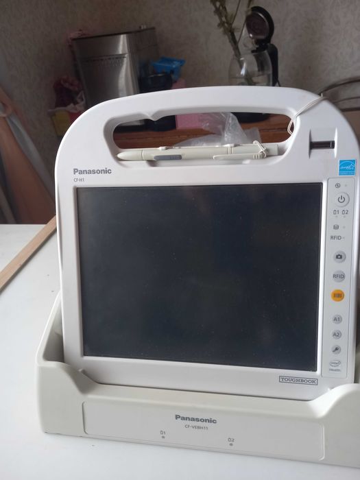 Планшет Panasonic CF H1, докстанція