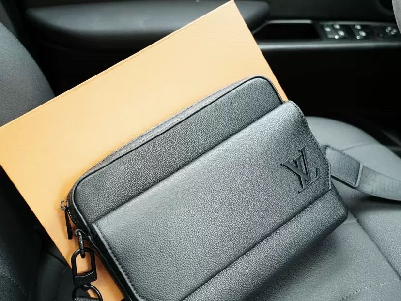 Louis Vuitton чоловіча сумка через плече / клатч Premium