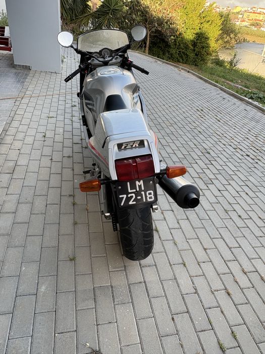 Vendo yamaha fzr 1000