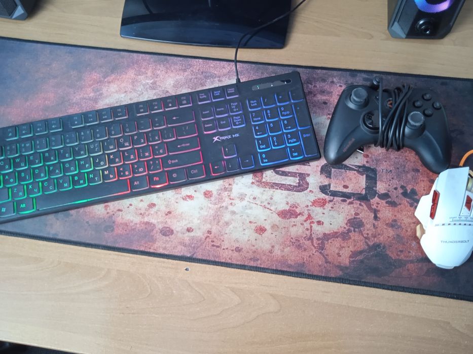 Продам игровий набір для геймінгі на праці