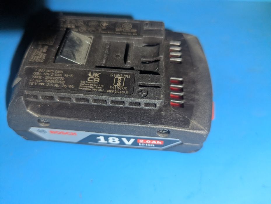 Батарея Bosch GBA 18V 2.0Ah Professional li-ion