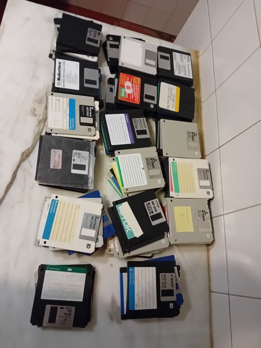 Conjunto de 170 Disquetes 3.5 HD Diversas