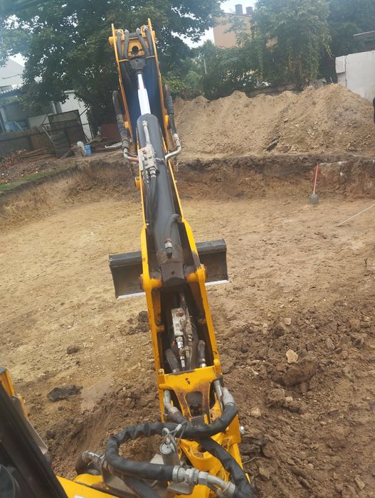 Usługi Koparko-Ładowarką JCB, koparką obrotową, kucie młotem 3CX