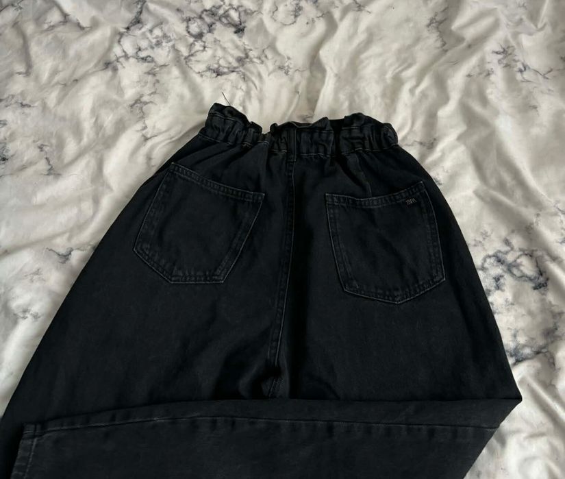 Czarne spodnie jeansowe zara