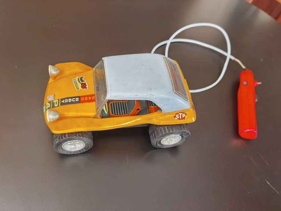 Carrinho de brinquedo antigo