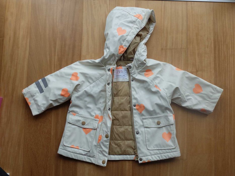Roupa e calçado variado de menina desde recém-nascida até 5 anos.