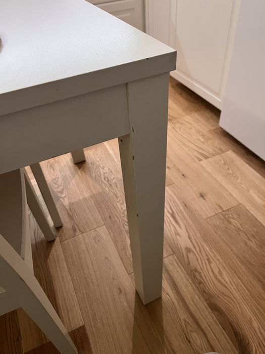 Drewniany stół i 4 krzesła białe IKEA BJURSTA i INGOLF