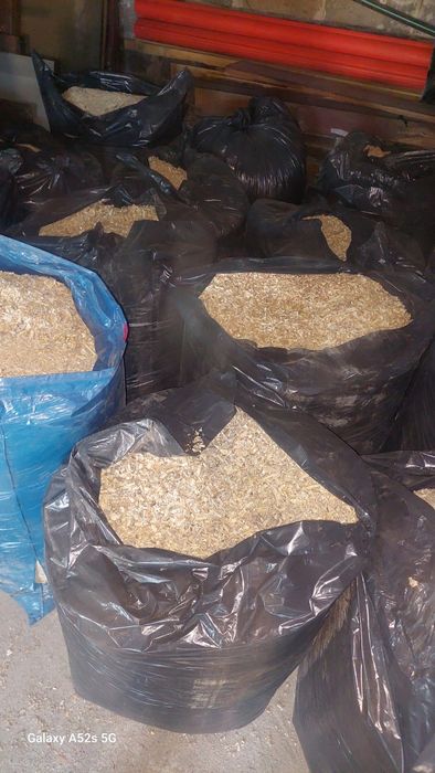 Wióry, trociny w workach suche