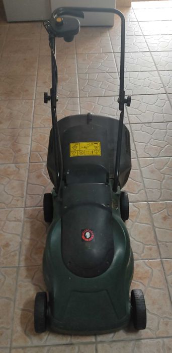 Corta relva Black and Decker GR 345 em bom estado