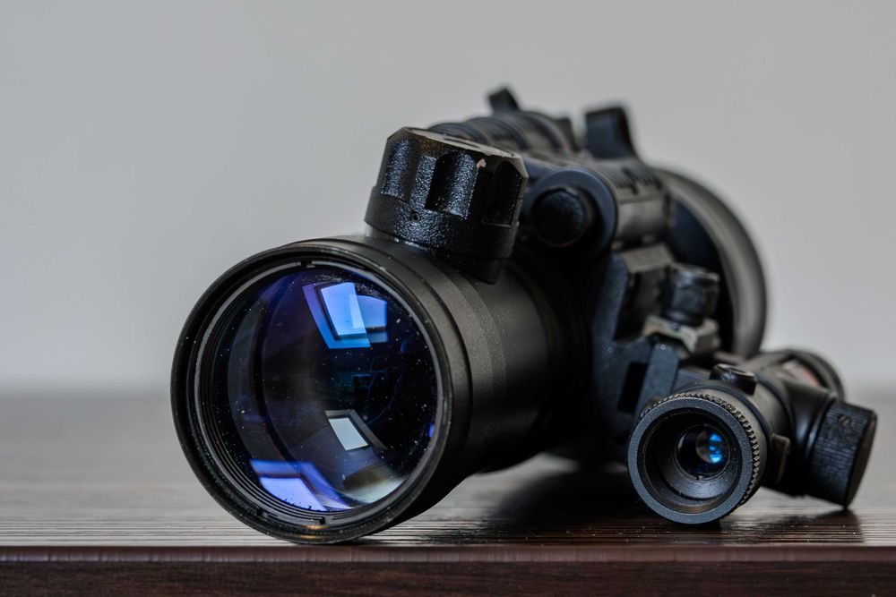 Nasadka noktowizyjna Dipol DN32 Gen 1+ z oświetlaczami IR – zestaw