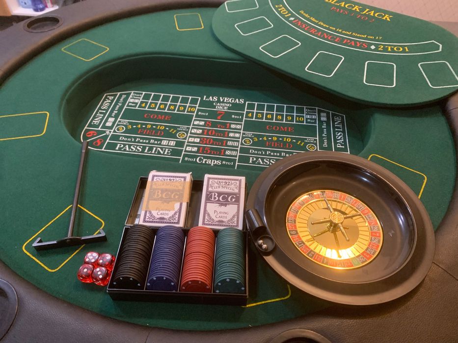 Mesa de póquer (e de blackjack, roleta, craps) e acessórios