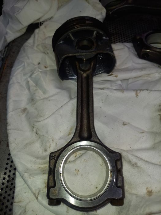 Tlok korbowód renault clio IV dacia 0.9 tce H4B408 sprawny