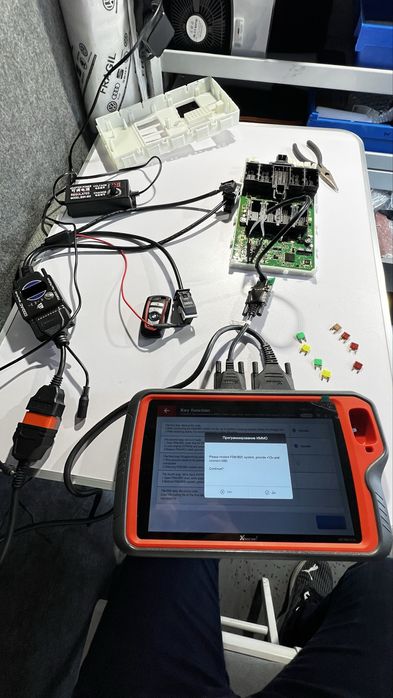 Dorabianie i kodowanie kluczy samochodowych z dojazdem do klienta.