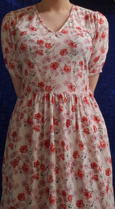 платье с цветочным принтом. Нет пояса, б/у