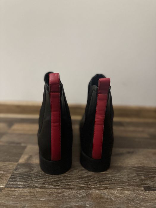 Ботинки стильні та зручні 40 р.