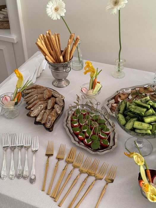 Conjunto de talheres posreados em estojo de viagem